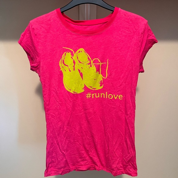 oiselle Tops - Oiselle Rare Vintage Vibrant Pink #runlove Tee